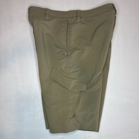 Under Armour Boys Golf Shorts Khaki Size 14 Youth Boys Loose Fit Cargo 9.5” Ins - Picture 2 of 12